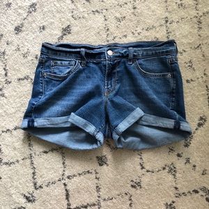 Mid rise boyfriend shorts